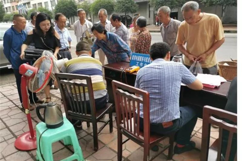 宣漢職業(yè)中專學(xué)校赴下八鎮(zhèn)開(kāi)展信息技術(shù)咨詢服務(wù)，助力精準(zhǔn)脫貧攻堅(jiān)